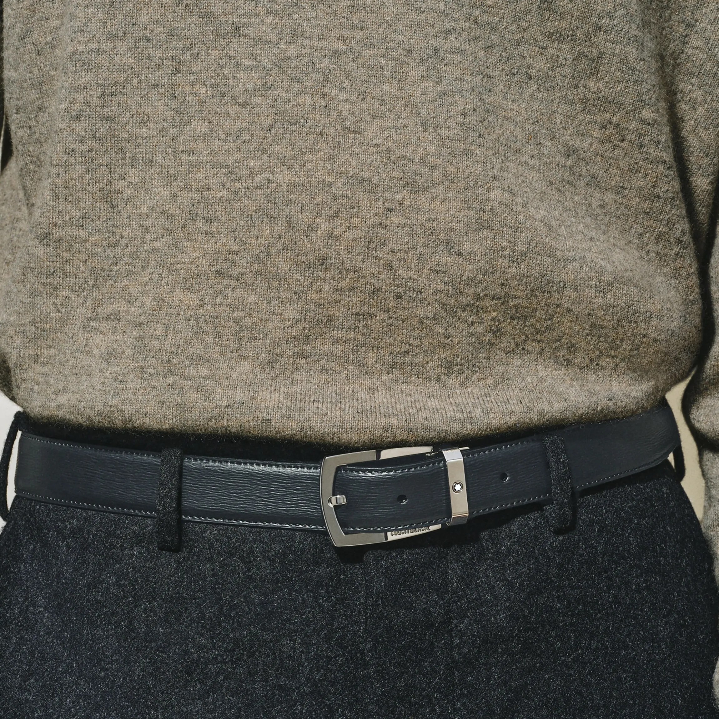 Black 30 mm leather belt