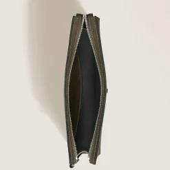 Clutch in Sartorial Leather