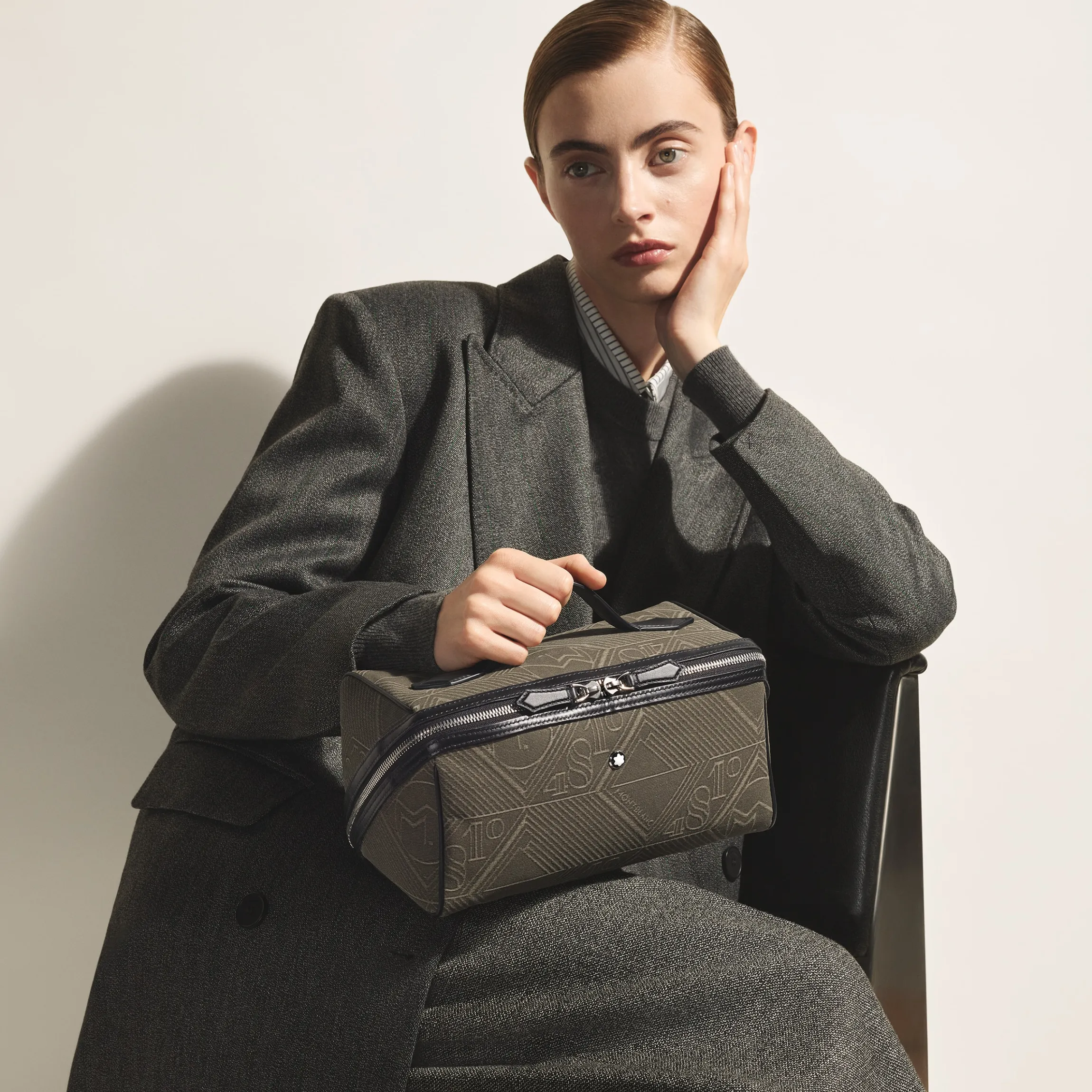 4810 jacquard toiletry case