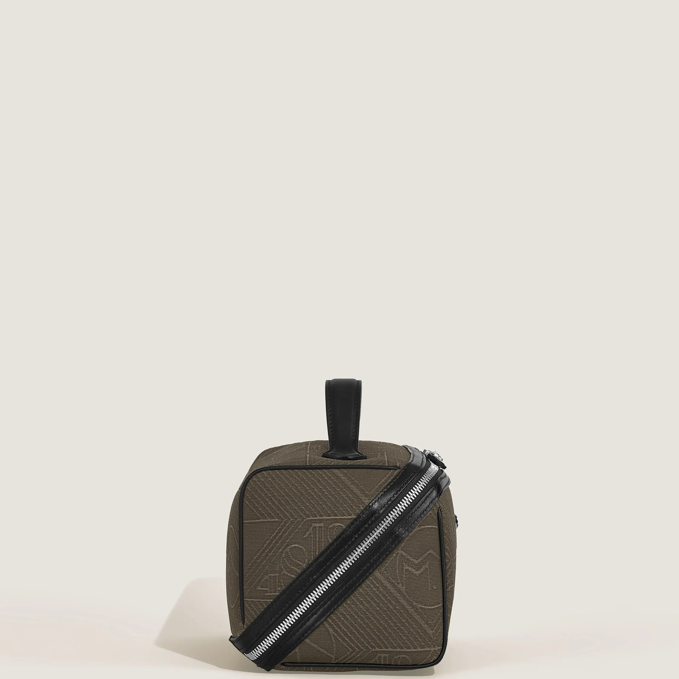 4810 jacquard toiletry case