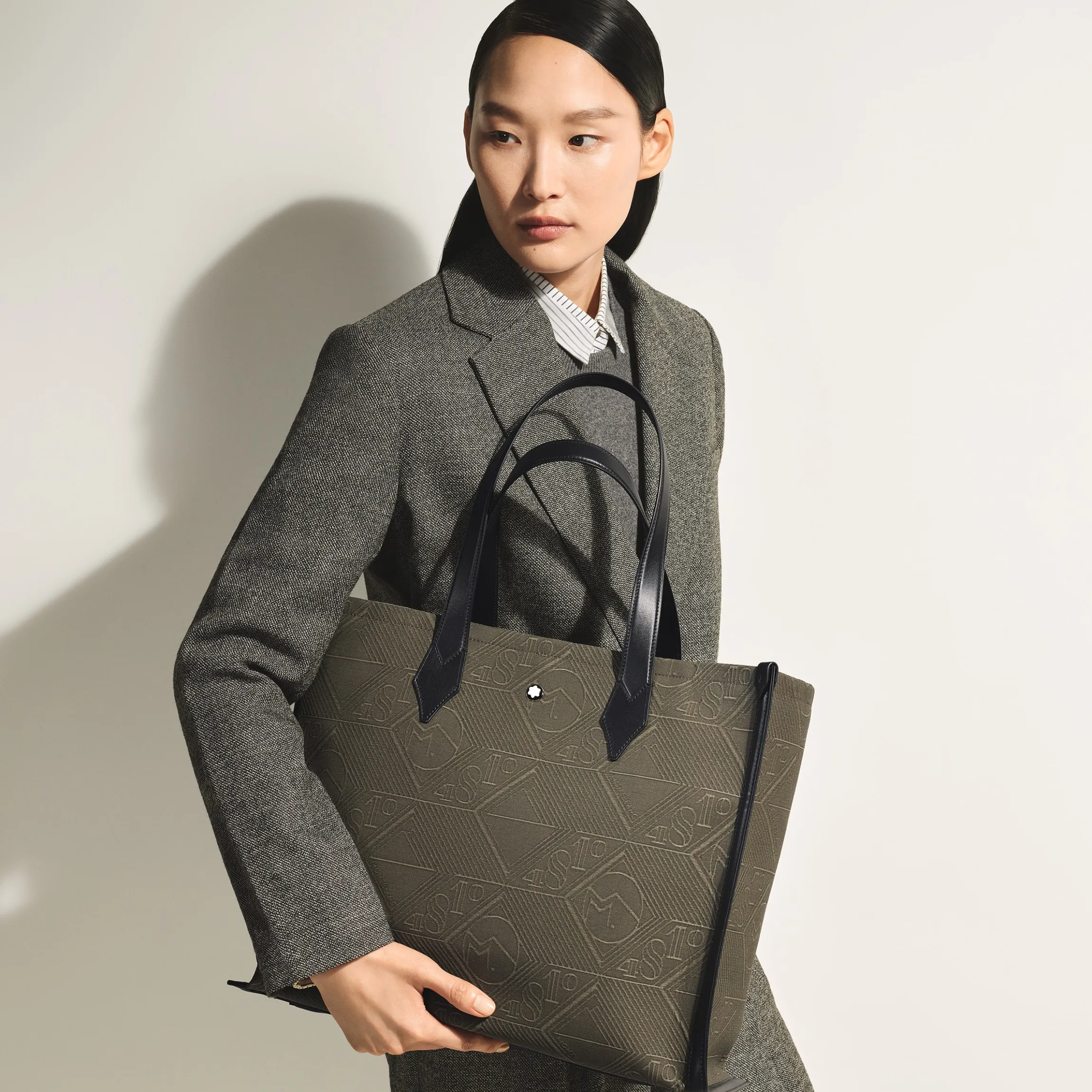 4810 jacquard tote