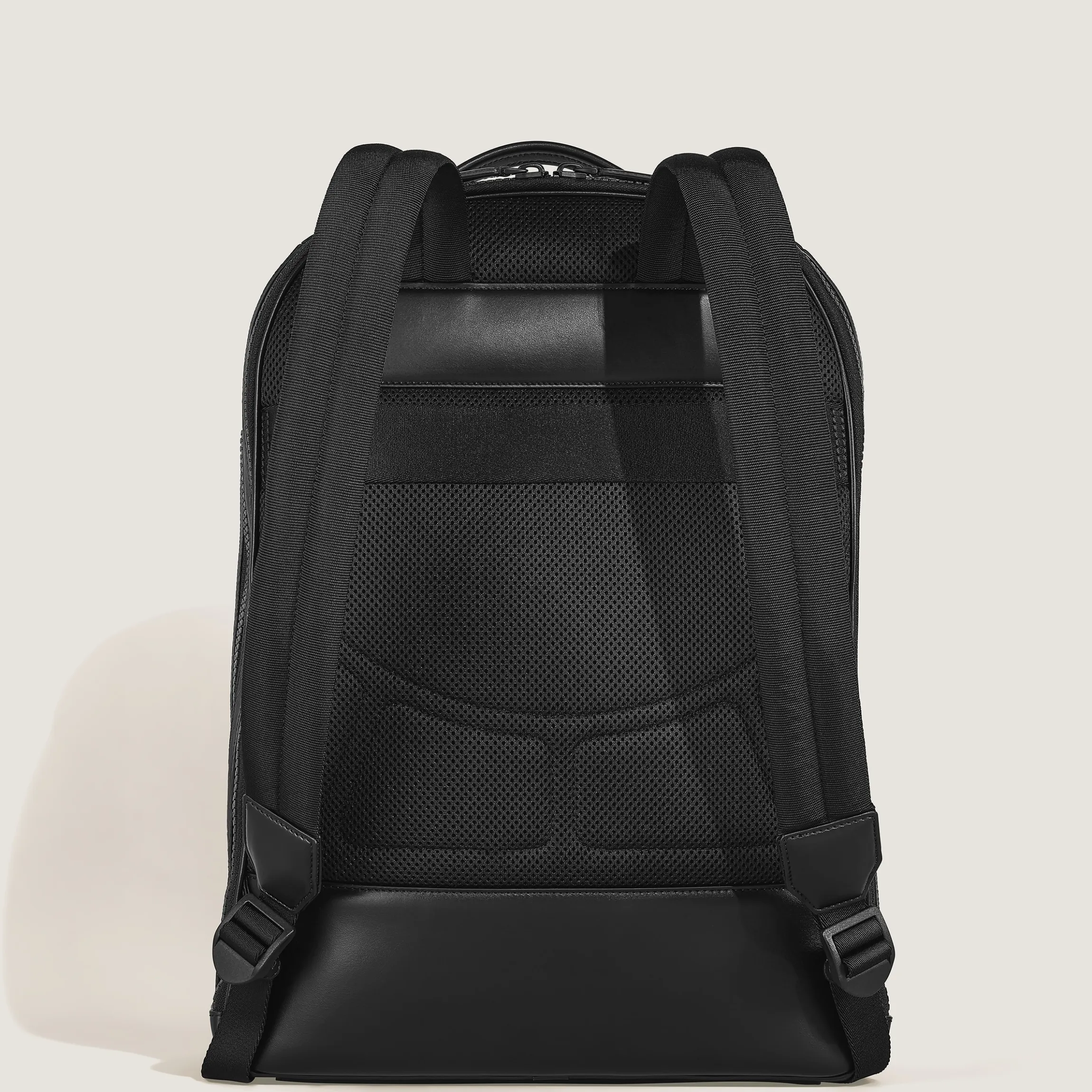 Medium Backpack with 3 Compartments in Extreme Leather
