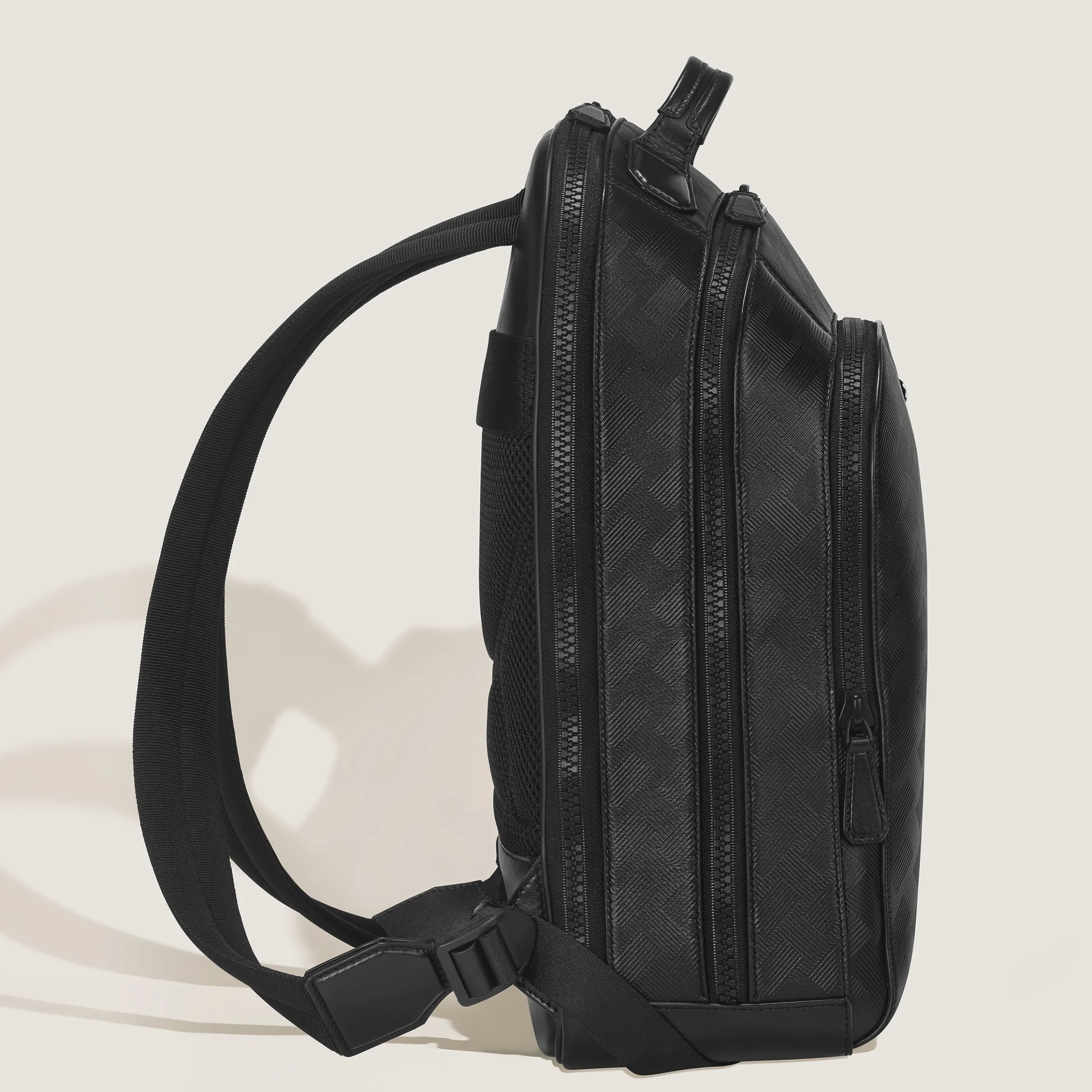 Medium Backpack with 3 Compartments in Extreme Leather