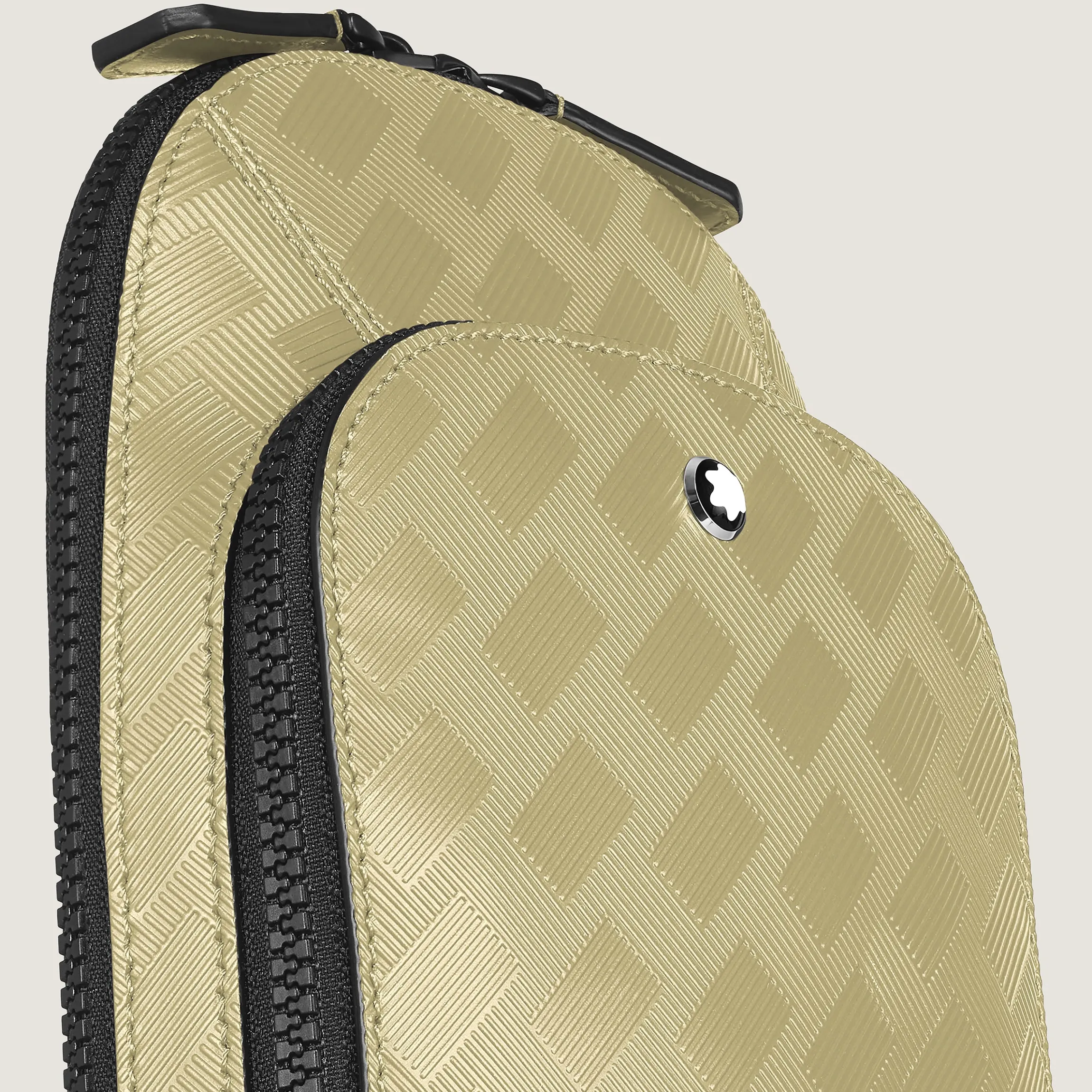 Medium On-Body Bag in Extreme Leather