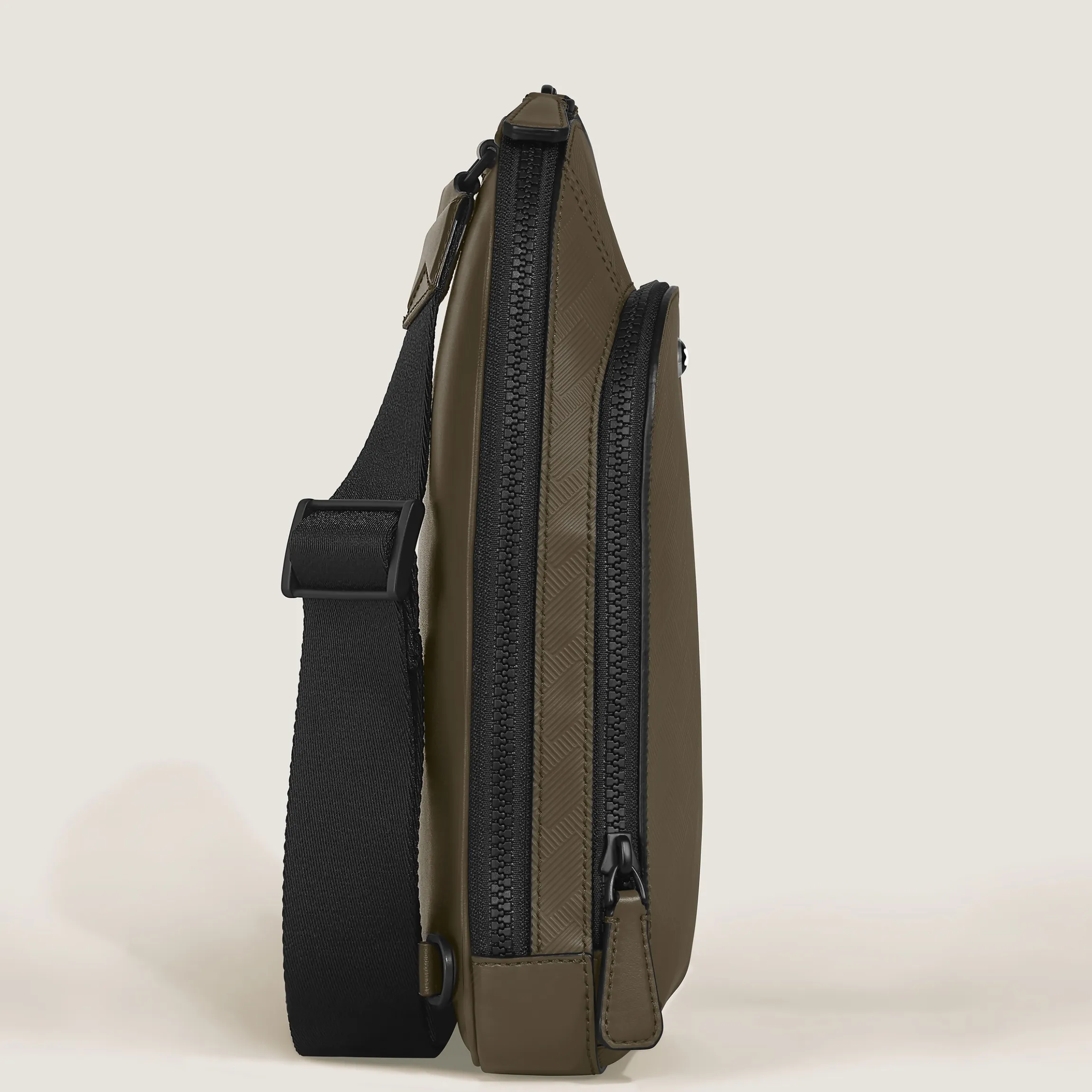 Medium On-Body Bag in Extreme Leather