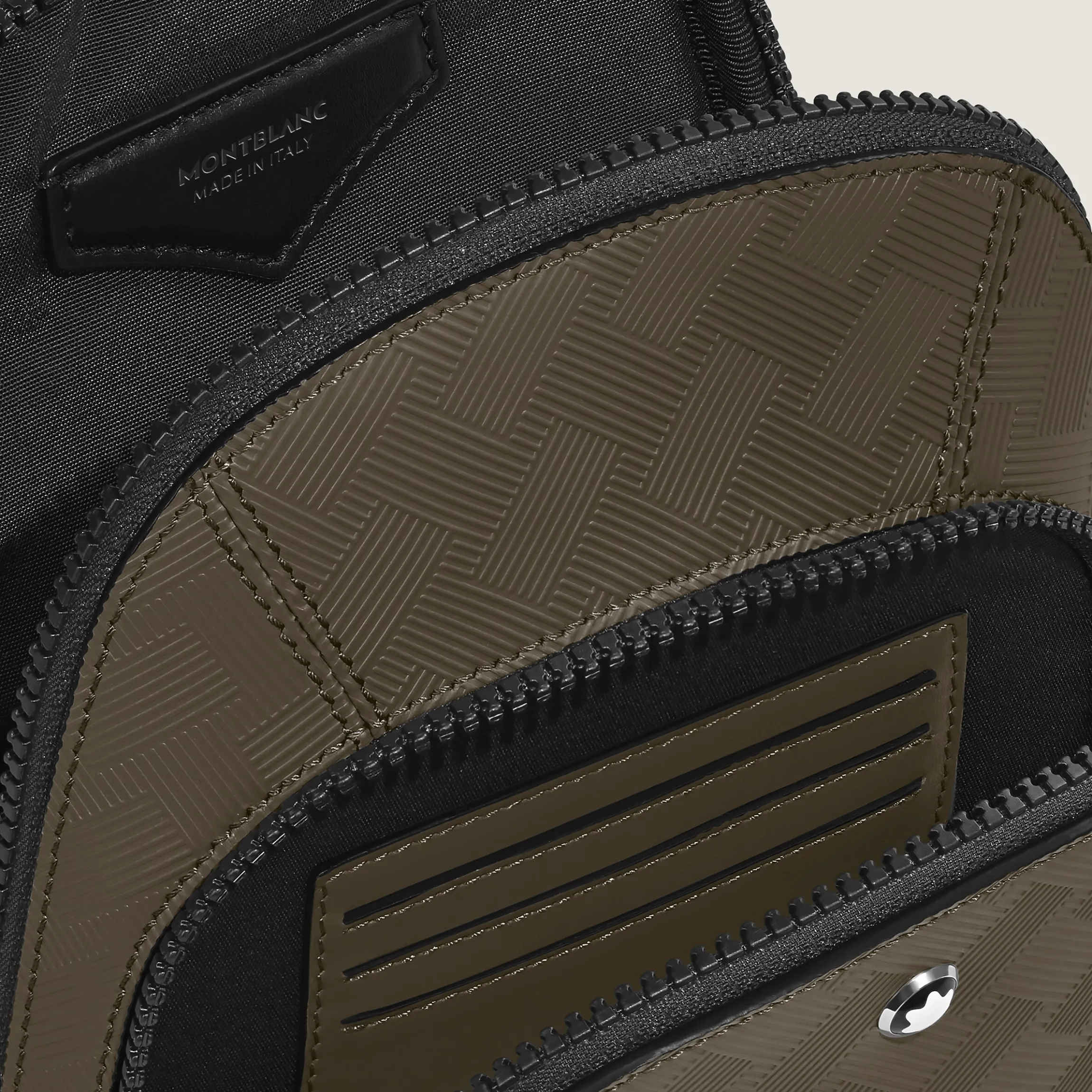 Medium On-Body Bag in Extreme Leather