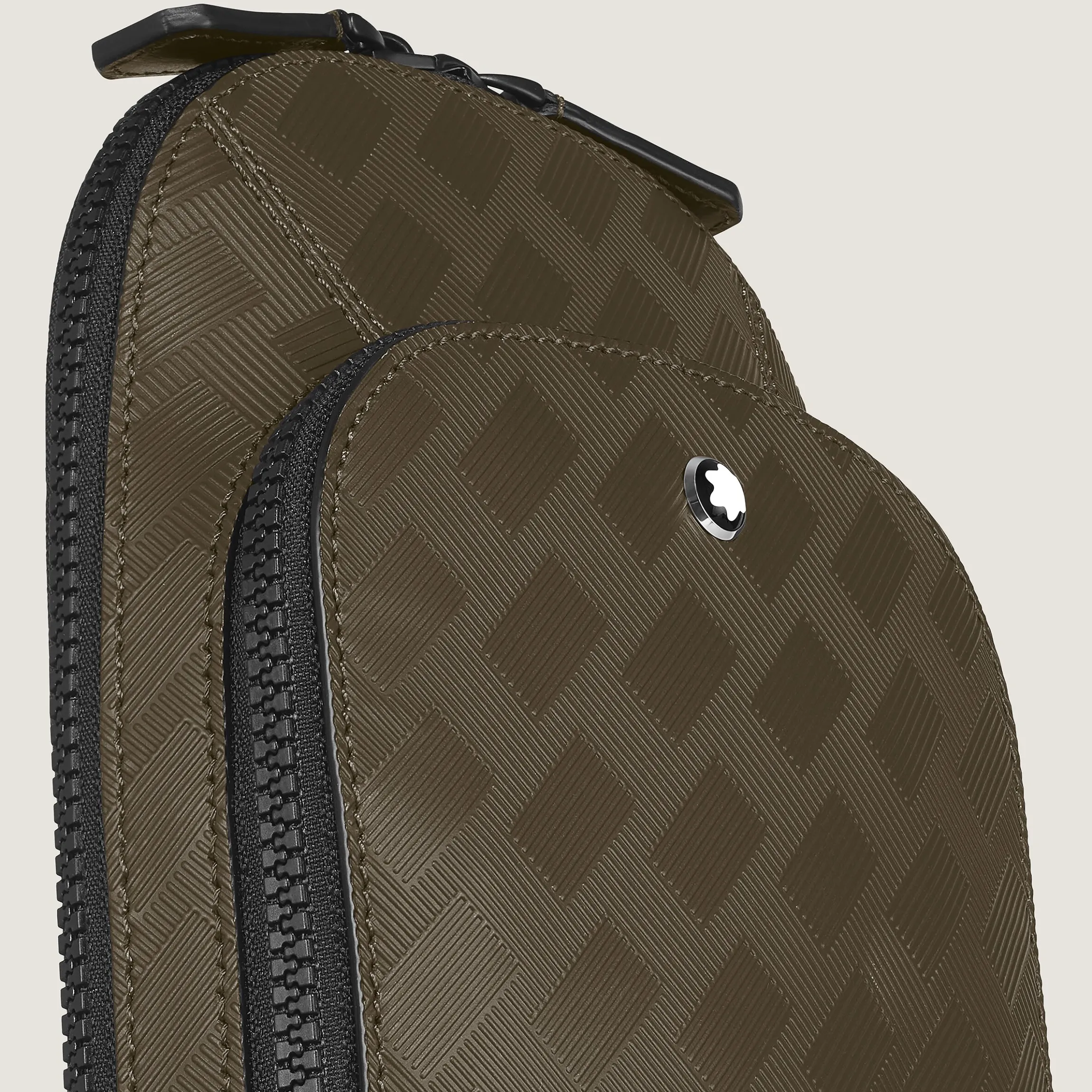 Medium On-Body Bag in Extreme Leather