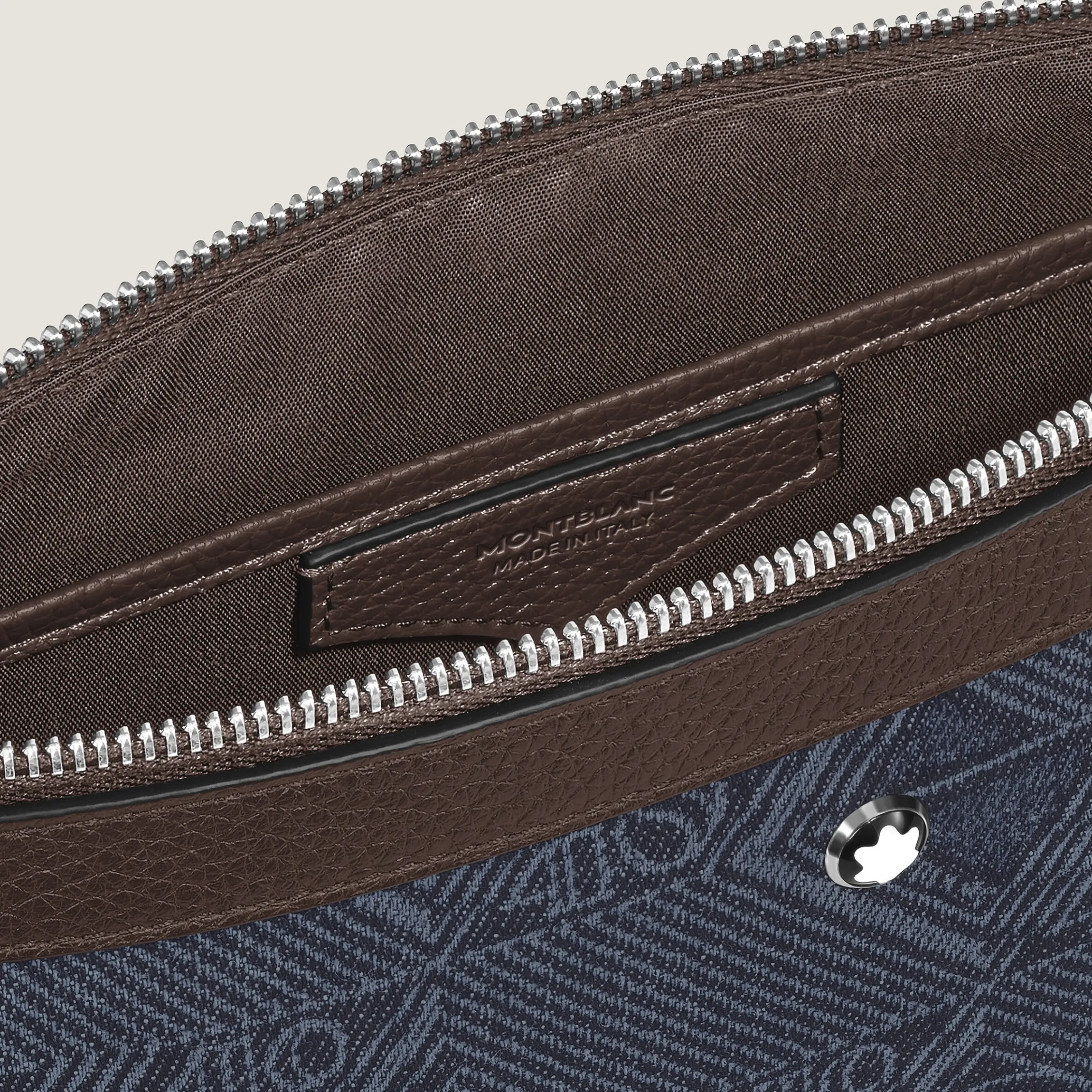 Pouch in 4810 Denim