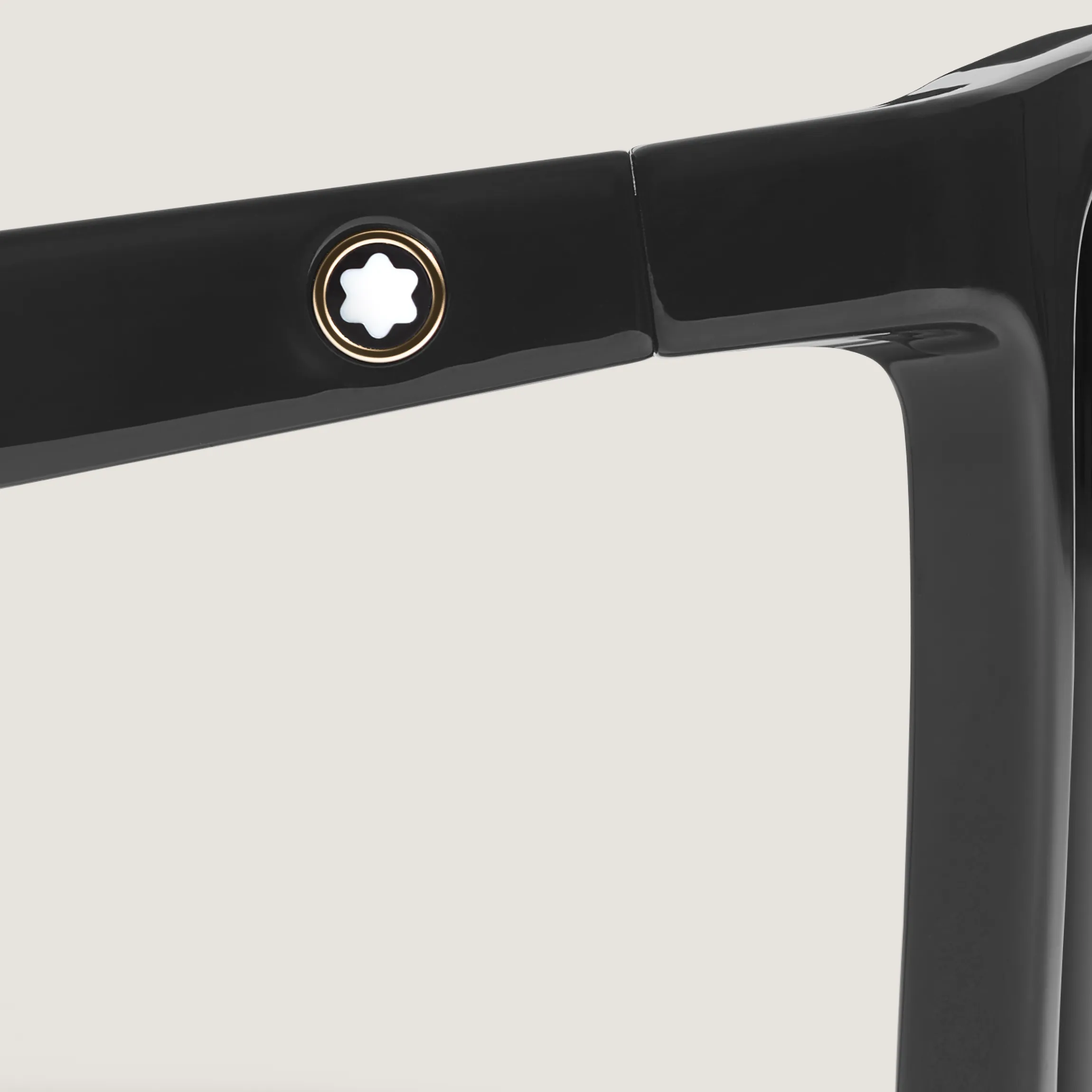 Rectangular Sunglasses with Injected Black Coloured Frame