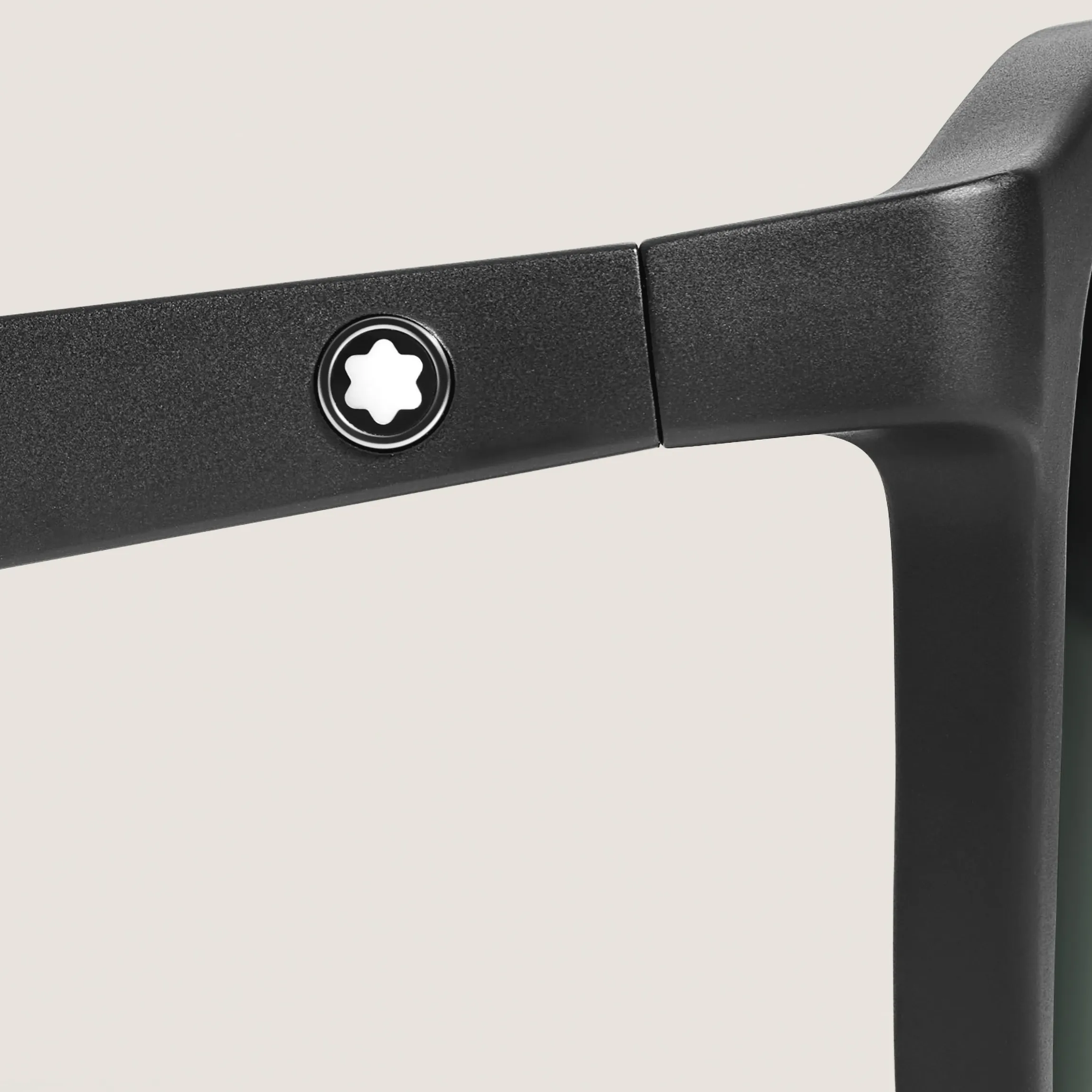 Round Sunglasses with Black Coloured Injected Frame