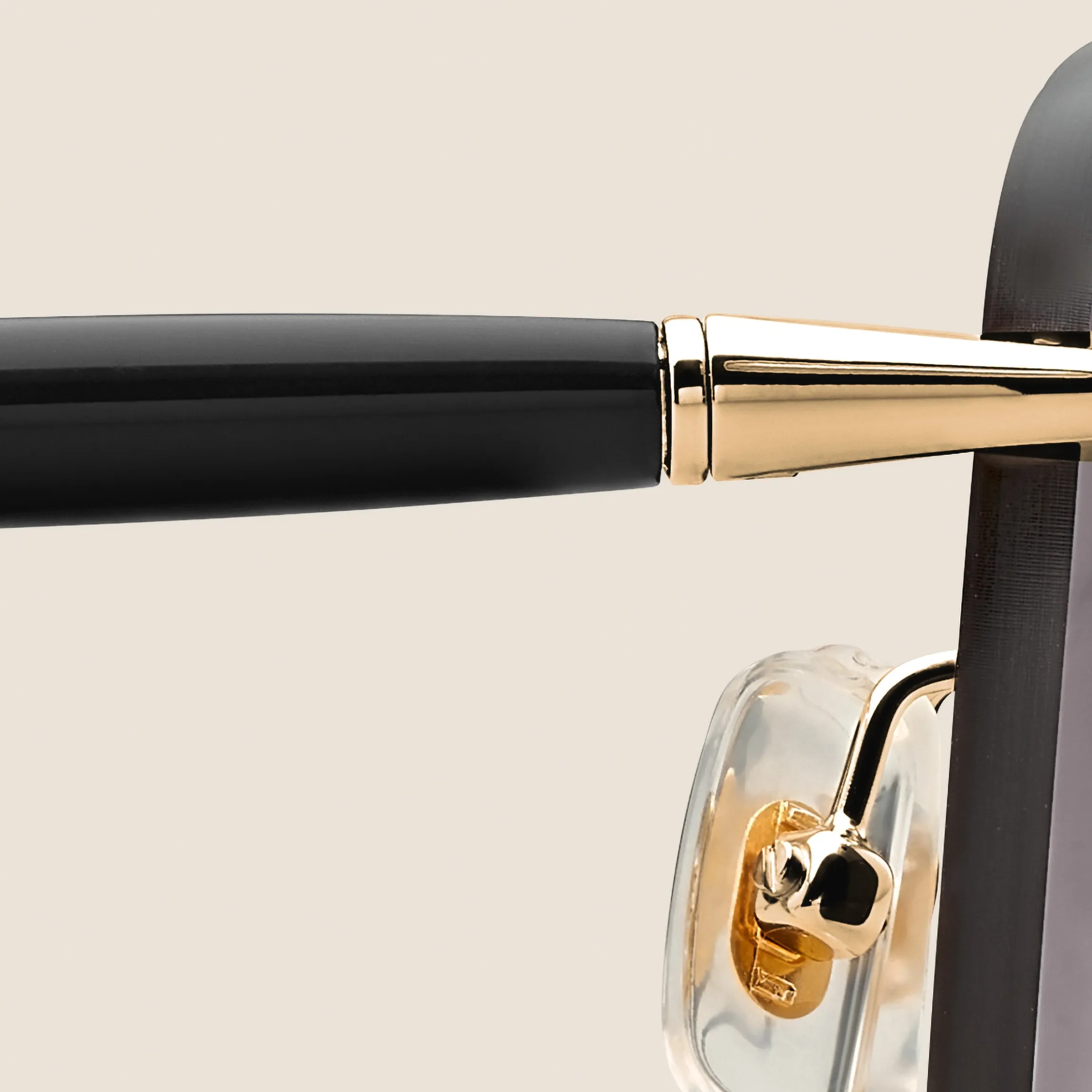 Round Sunglasses with Gold Coloured Metal Frame