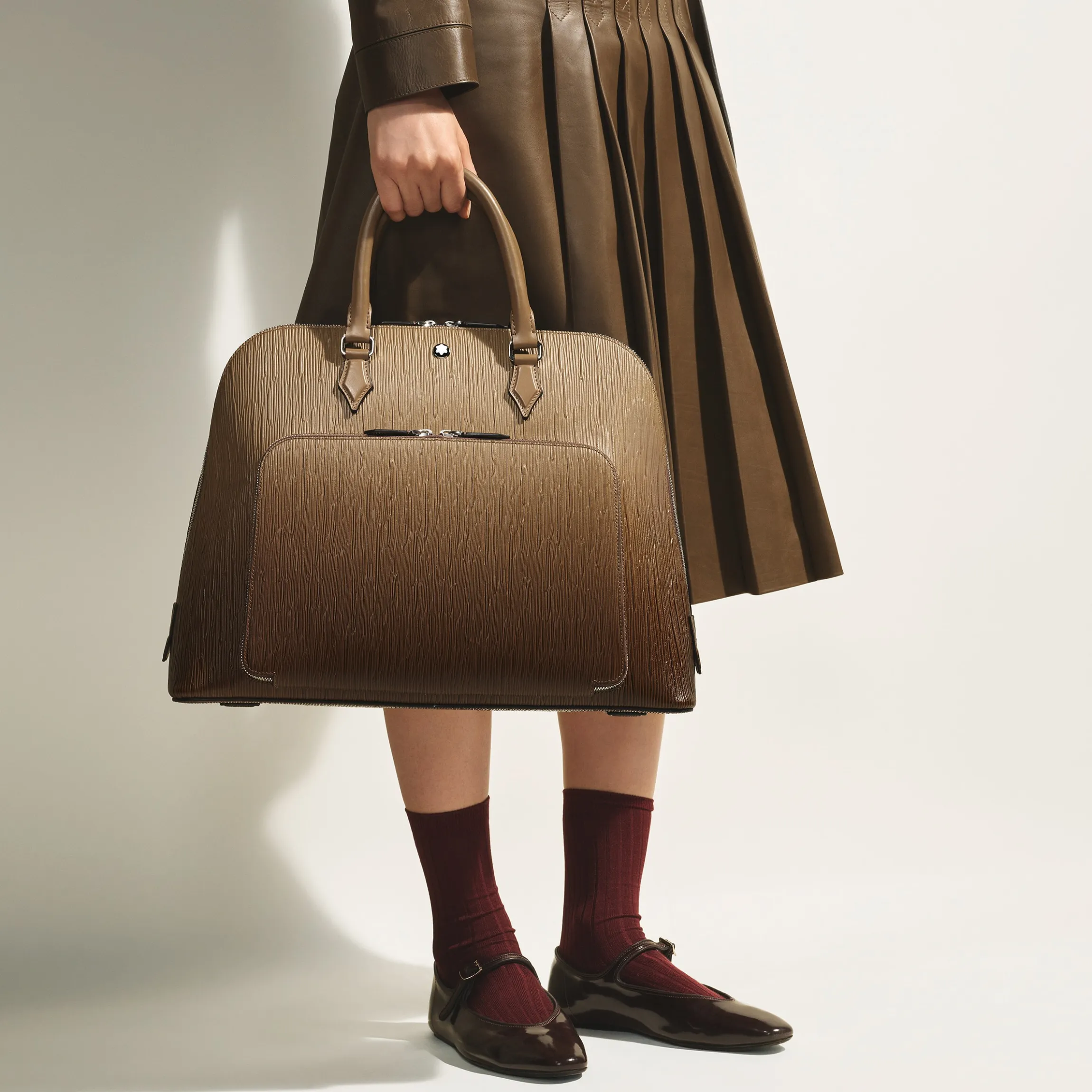 The writing traveler handbag