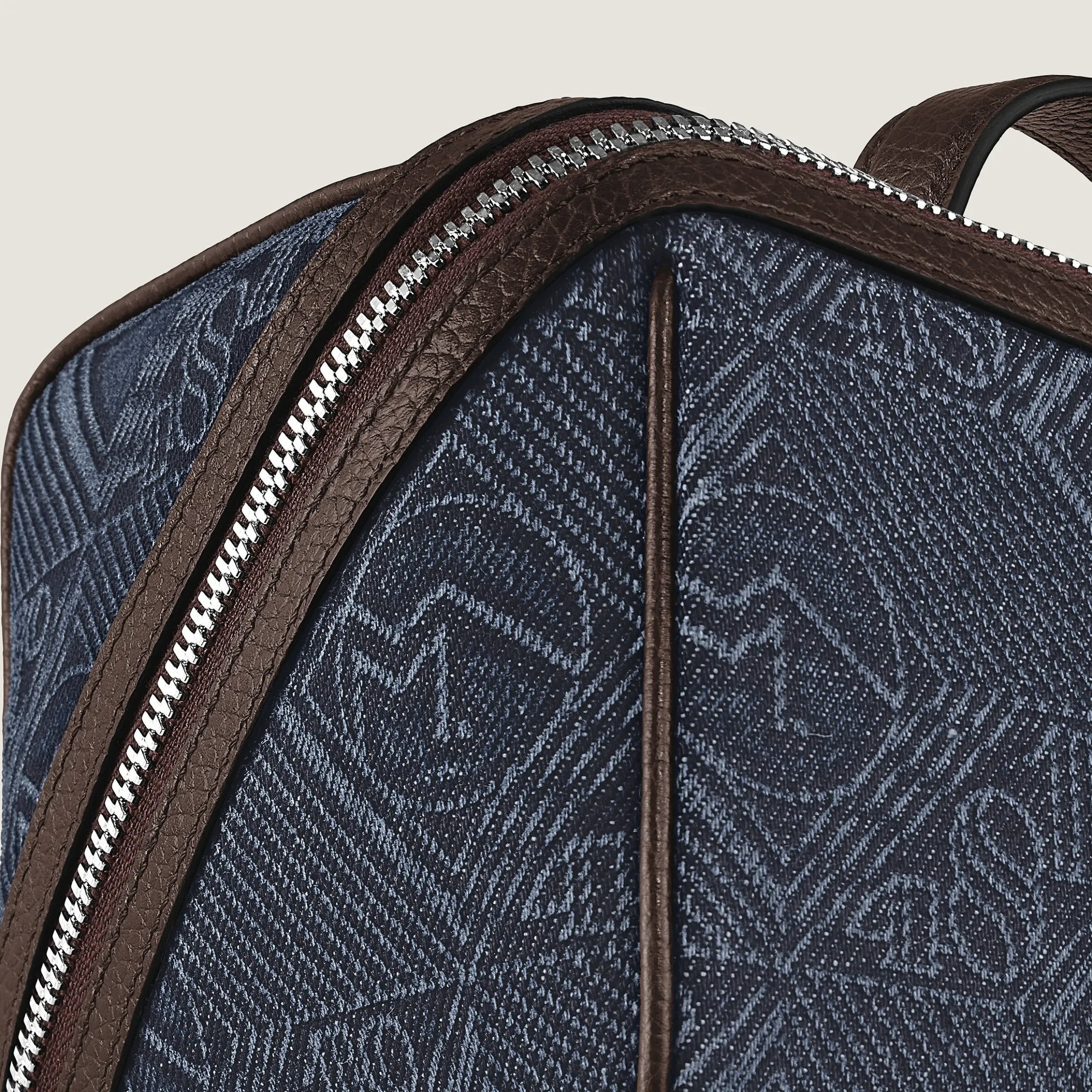 Toiletry Case in 4810 Denim
