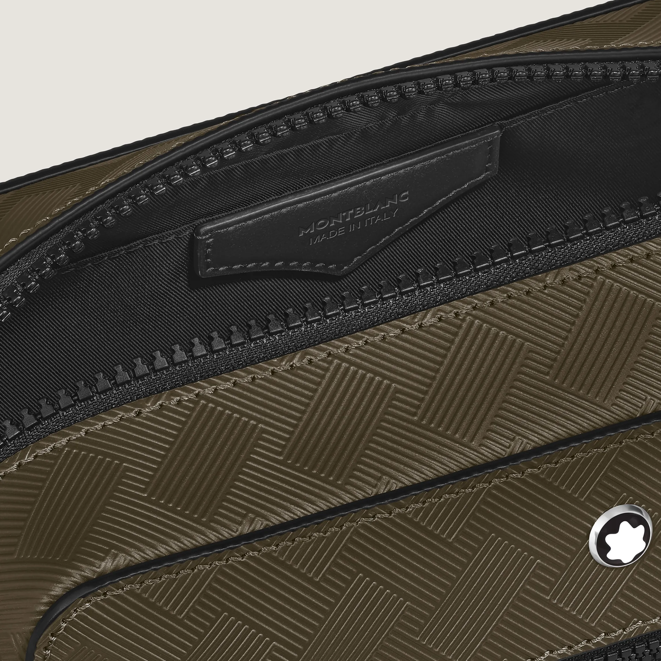 Toiletry Clutch in Extreme Leather