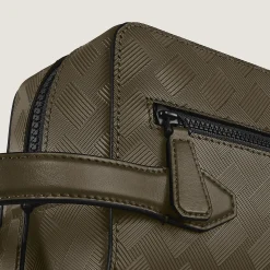 Toiletry Clutch in Extreme Leather