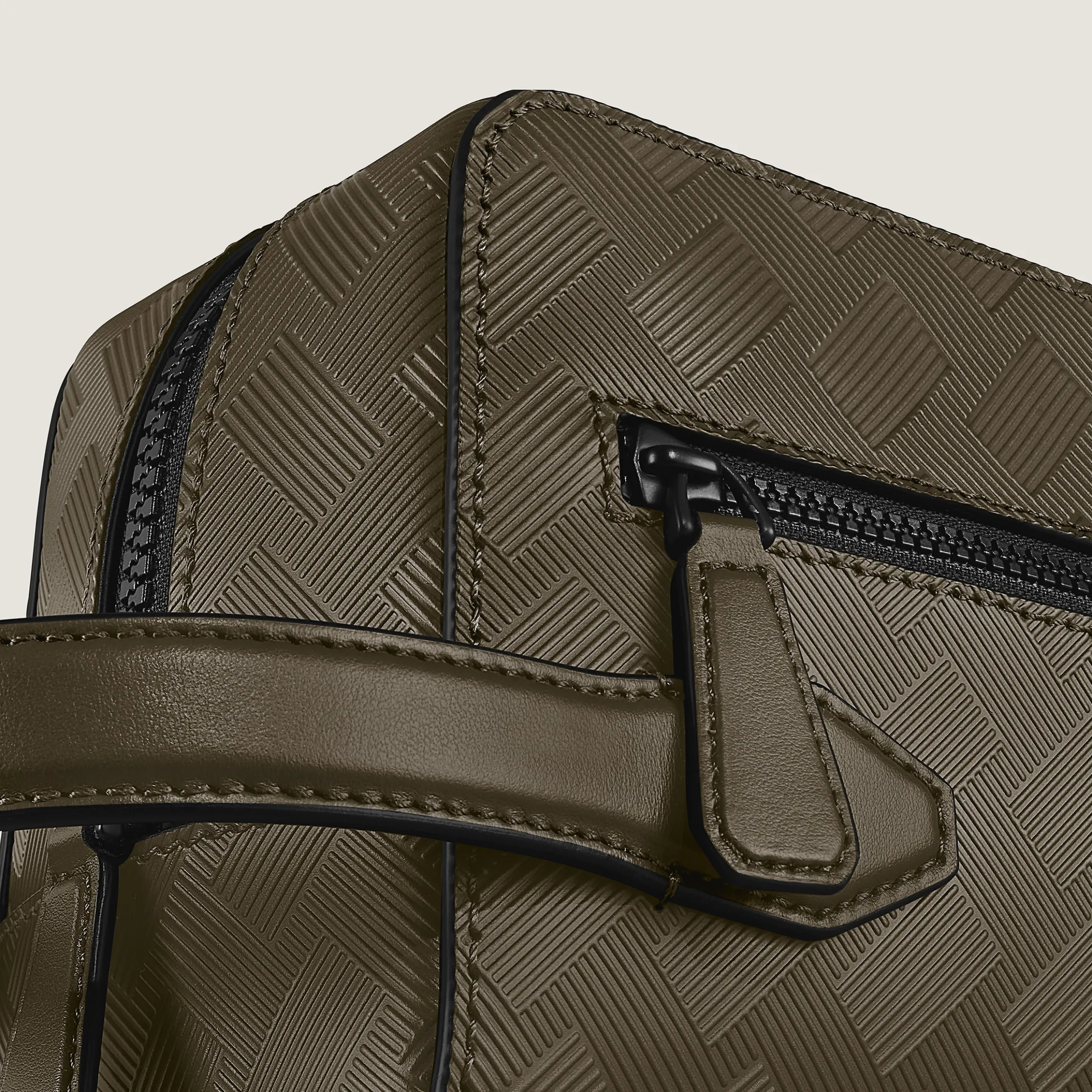 Toiletry Clutch in Extreme Leather
